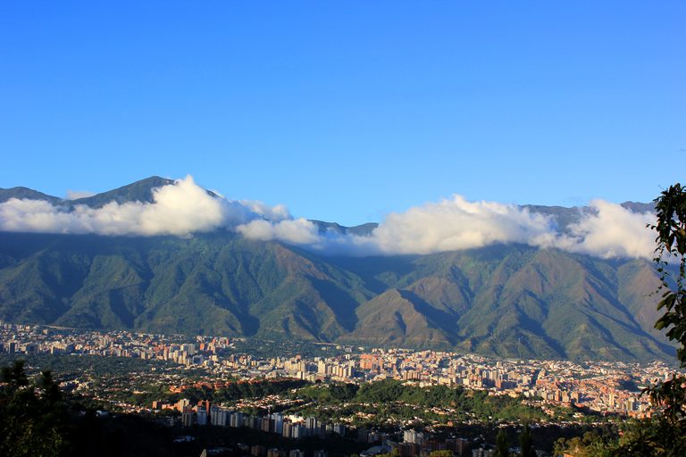 El Ávila sobre la ciudad de Caracas